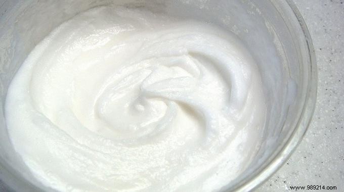 Finally an Easy Recipe to Make Your Homemade Scouring Cream. 