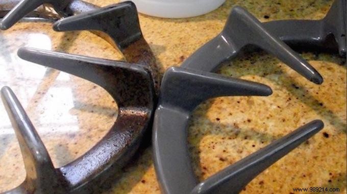 The Amazing Tip To Clean Gas Stove Grates WITHOUT Scrubbing. 