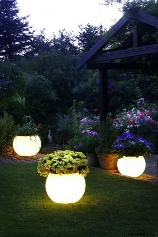 15 Awesome and Inexpensive Ideas for the Garden. 