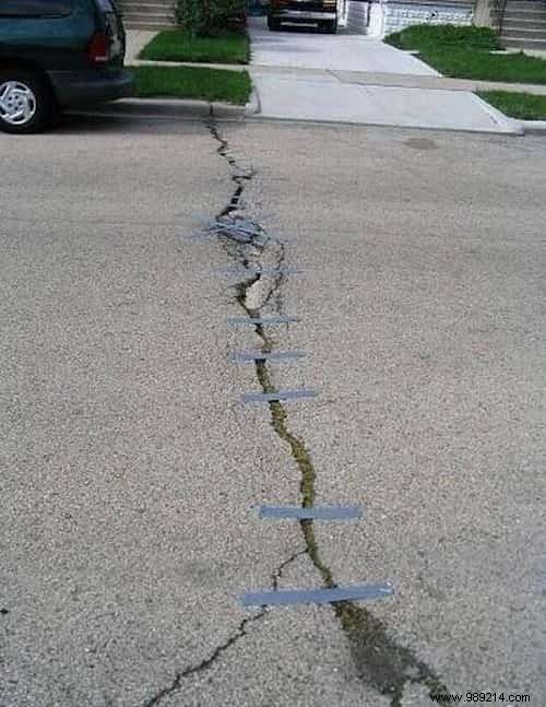 23 Photos That Show You Can Really Fix ANYTHING With Tape! 