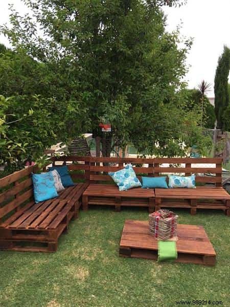 How to Make a Garden Furniture on Wheels With Wooden Pallets. 
