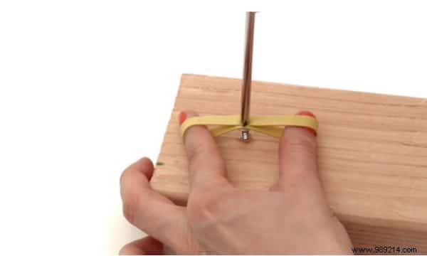 47 Super Ingenious Uses of Rubber Bands. Don t miss #31! 