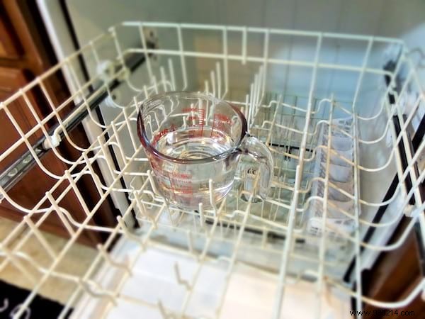 Very Dirty Dishwasher? The Magic Trick To Clean It WITHOUT Effort. 