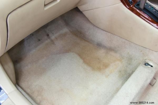 9 Mistakes to Avoid to Prevent Humidity from Settling in the Car. 
