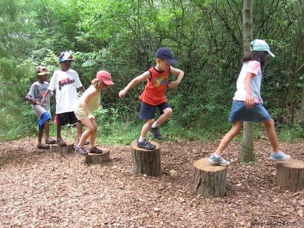 8 Scientific Reasons To Let Your Kids PLAY OUTSIDE Much More Often. 