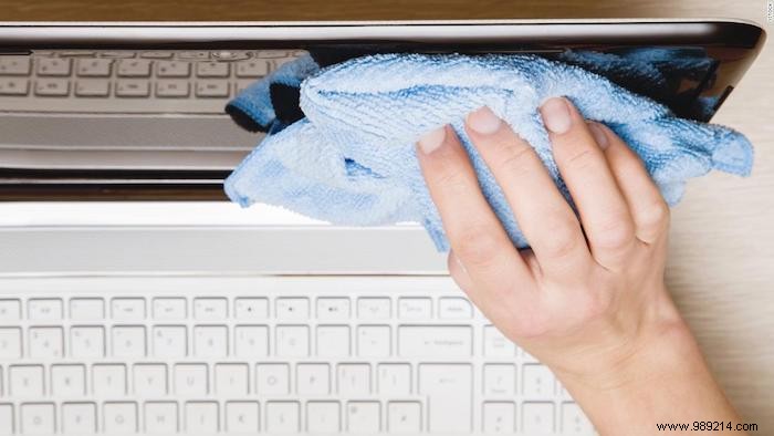 How to disinfect and clean your laptop 