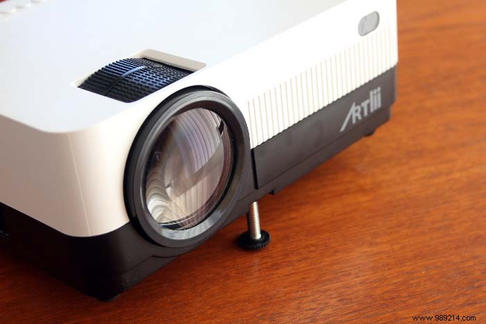 Artlii projector brings home review of budget cinema 