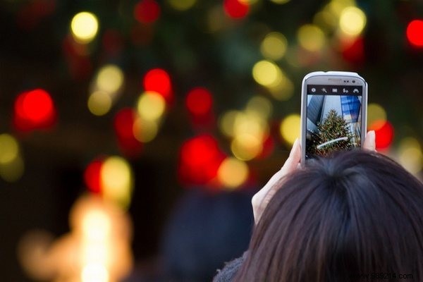 How Your Christmas Lights Could Be Killing WiFi Signal 