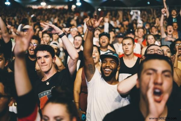 7 awesome ways to connect with your audience during a speech 