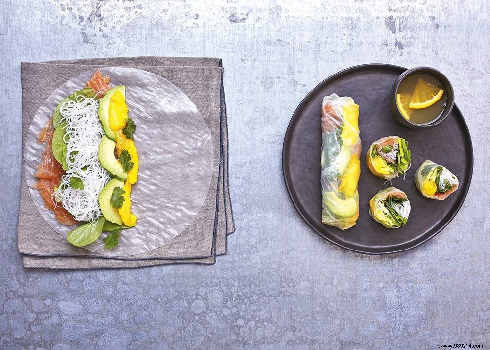 Recipe for spring rolls with smoked salmon and mango 