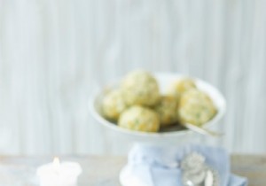 Beer-Braised Goose Legs with Red Cabbage and Dumplings: A Hearty Holiday Recipe