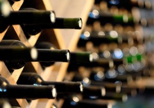 Why is it better to store wine horizontally? 