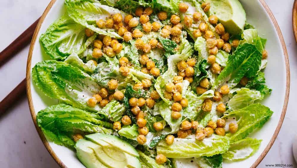 Recipe:Vegan Caesar salad with chickpea croutons 