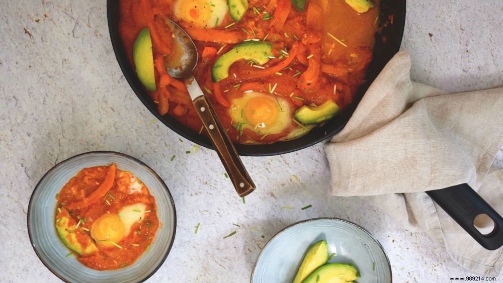 Recipe for shakshuka with orange vegetables 