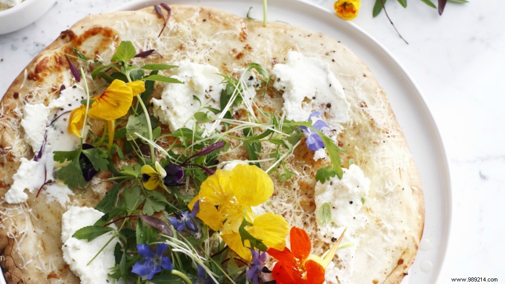 Recipe:pizza with cream cheese and flowers 