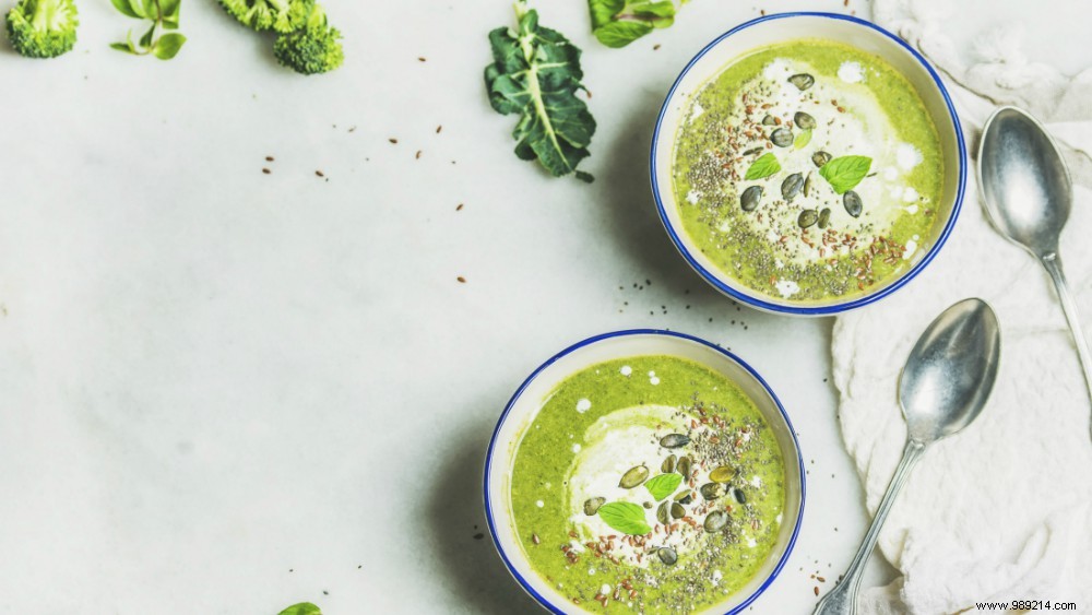 Recipe:creamy coconut broccoli soup with mint 