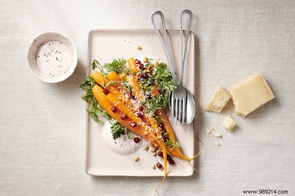 Recipe:blanched carrots with pomegranate and pine nuts 