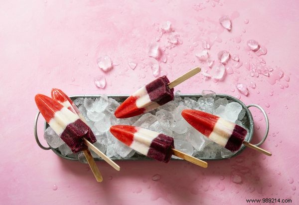 Recipe:tricolor ice cream (strawberry, banana and blueberry) 