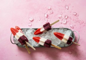 Homemade Tricolor Popsicles: Fresh Strawberry, Banana, and Blueberry Recipe
