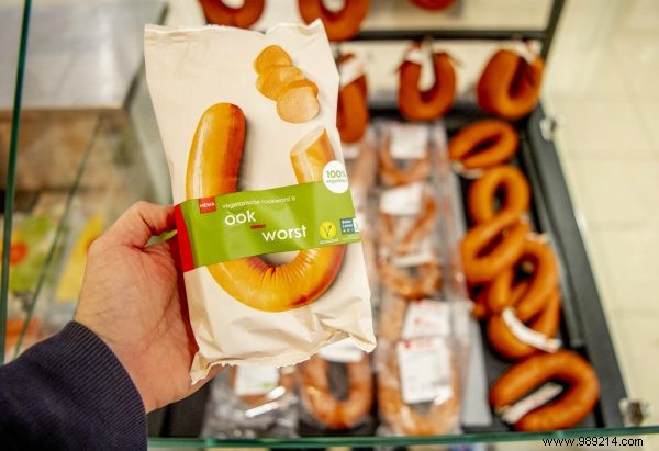 HEMA smoked sausage now also available as a vegetarian variant 