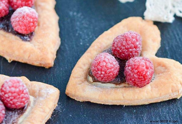 Recipe:heart cookies with Nutella and raspberries 