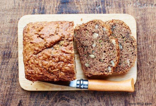 Delicious:bread with zucchini, walnuts and sesame seeds 