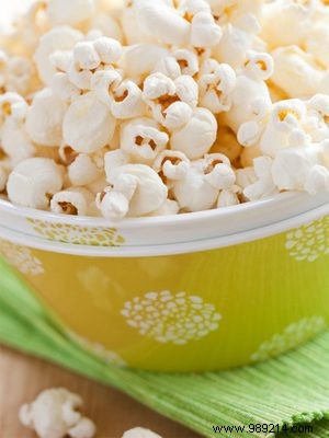 Snack healthy:eat popcorn! 