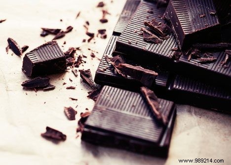 Why you should eat a block of dark chocolate now 