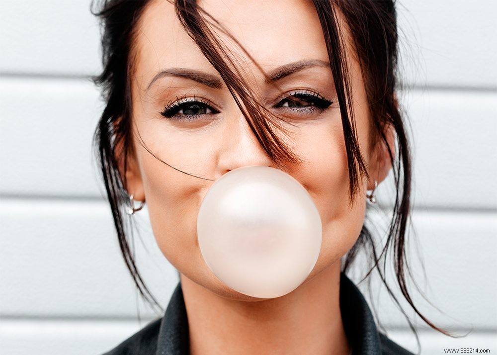 Is it really that bad to swallow chewing gum? 