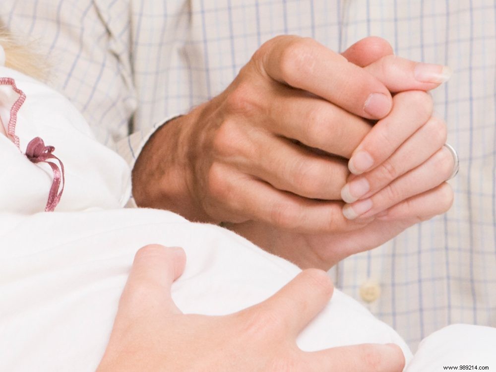 Holding your partner s hand during labor may reduce pain 