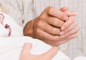Holding your partner s hand during labor may reduce pain 