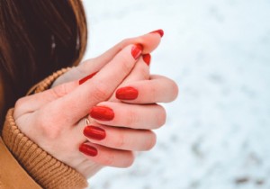 Why do you especially get cold hands at low temperatures? 