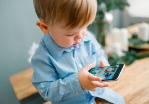 How bad is screen use for children s eyes? 