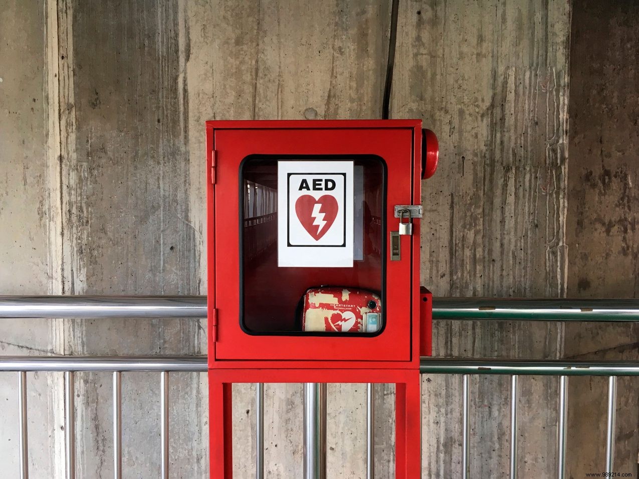 Do you know where the nearest AED is located? 