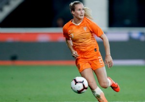 Desiree van Lunteren: Conquering Crohn s Disease as a Pro Dutch Footballer