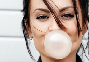 8 Science-Backed Health Benefits of Chewing Gum