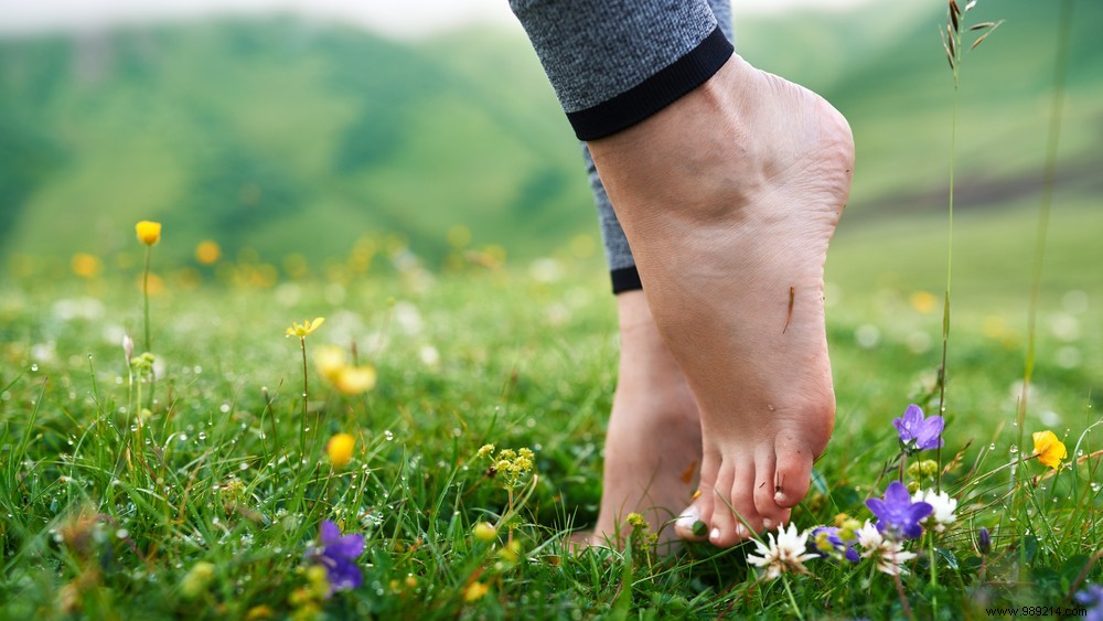 Why you should walk barefoot more often 