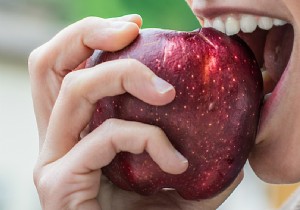 We eat apples all wrong 