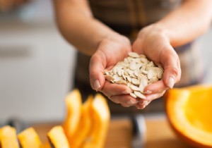 9 Science-Backed Reasons to Eat Pumpkin Seeds Every Day