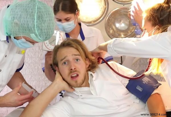 Dutch doctor makes vaccination song and goes viral 