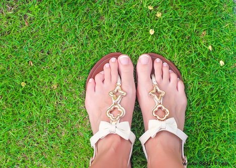 Well-groomed feet in 6 steps 