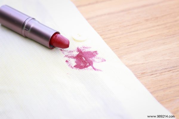 First aid for makeup stains 