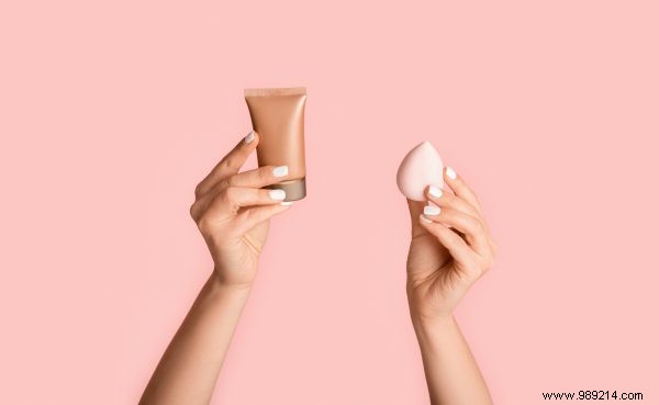 Teint éclat:shop the finest BB Cream and Foundation here 