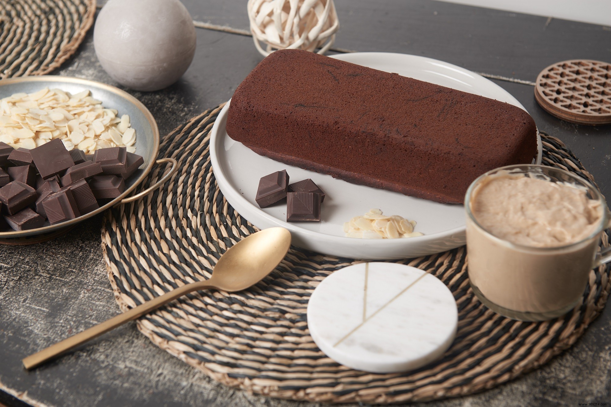 Gluten-free and lactose-free Christmas log – Recipe Schär 