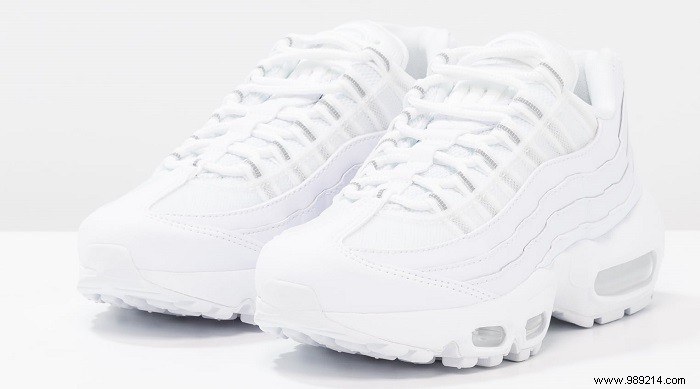 7 x white sneakers 