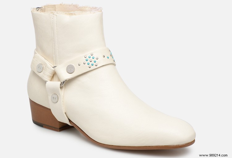 Trend:white ankle boots 