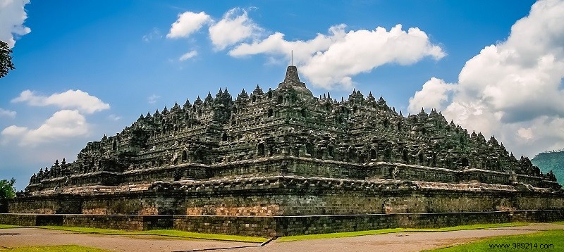 10 Famous Buddhist Temples in the World Worth Visiting 