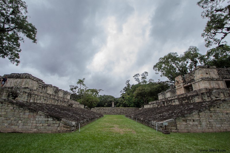 Immerse yourself in the fascinating Mayan culture of Central America 