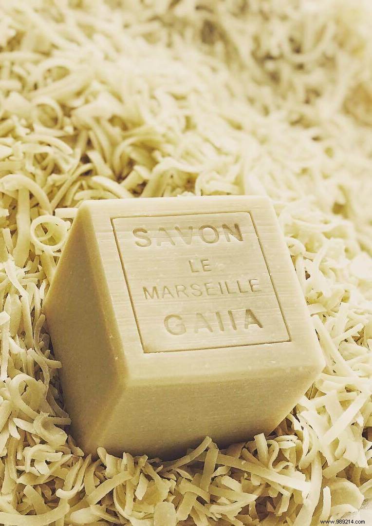 Washing your face with Marseille soap:a good idea? 