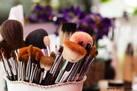 How to clean your makeup brushes? 
